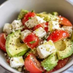 Avocado-Salat mit Feta & Tomaten