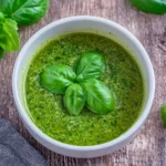 Basilikum Pesto Rezept - einfach und schnell selber machen