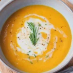 Kürbissuppe mit Kokosmilch und Ingwer