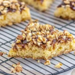 Nussecken Rezept backen (einfach, saftig & ohne Marmelade)