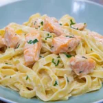 Pasta mit Lachs und Sahnesoße